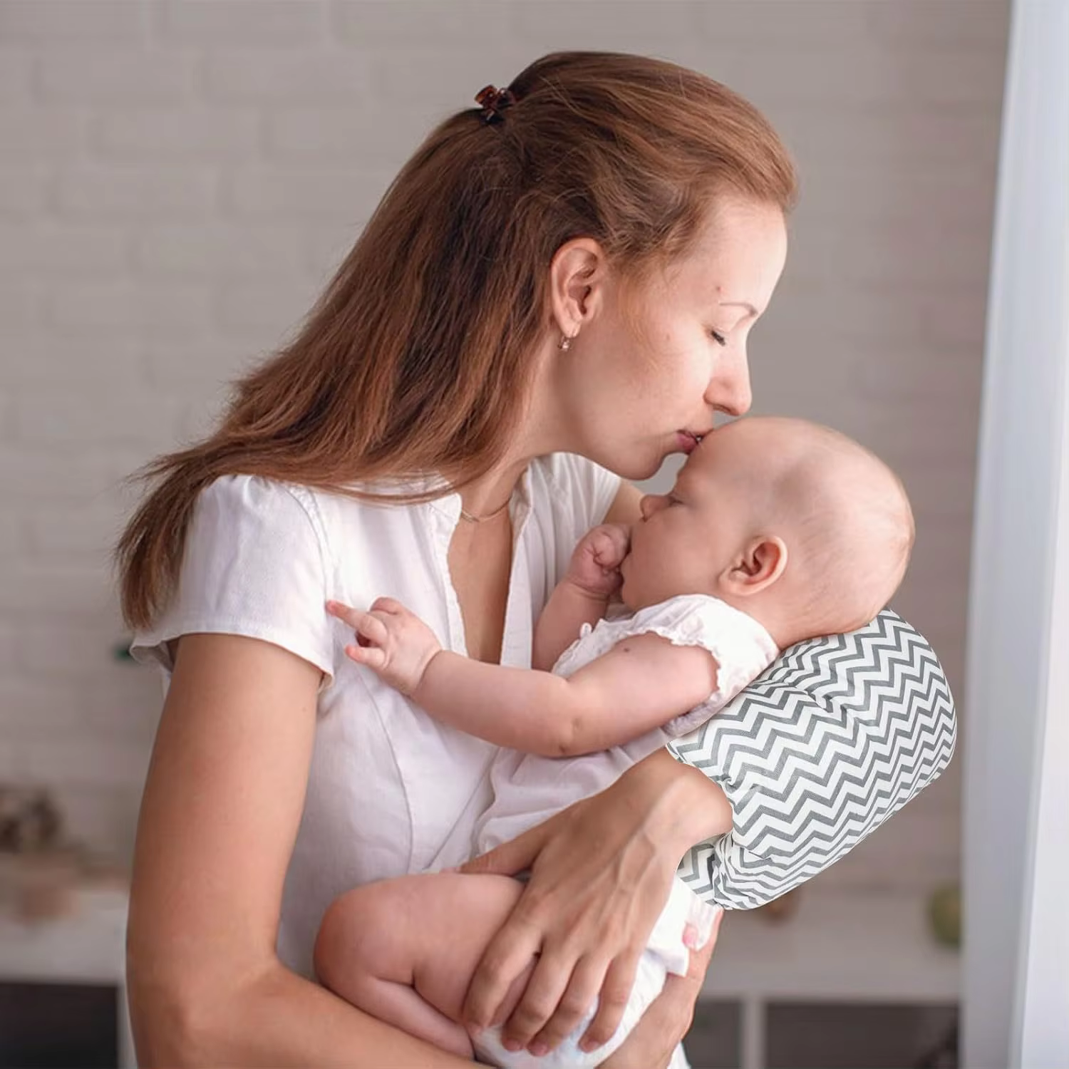 Cozy Arm Nursing Pillow for Breastfeeding Baby Travel Nursing Pillow for Feeding Baby Arm Nursing Pillow 3